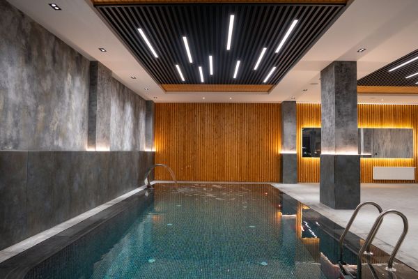 Eau chaude ou froide pour votre piscine intérieure ?