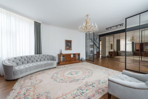 Installer une verrière intérieure dans une maison ancienne : Conseils et astuces indispensables