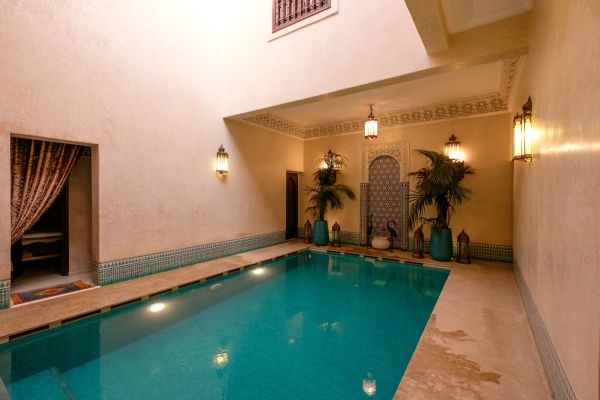 Rentrer dans sa piscine intérieure : quels équipements choisir ?